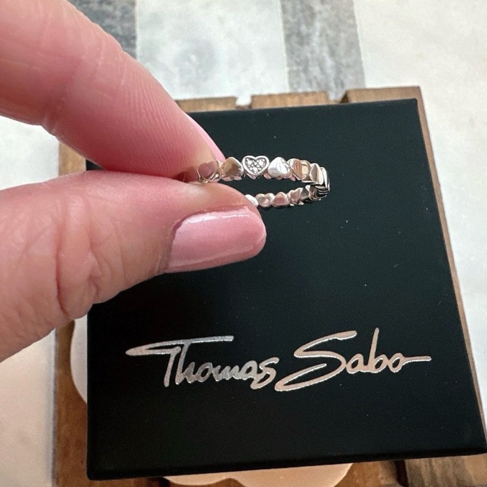EUC Thomas Sabo 925 Sterling Silver Heart Band Ring with Tiny Diamonds 💎, Size 7